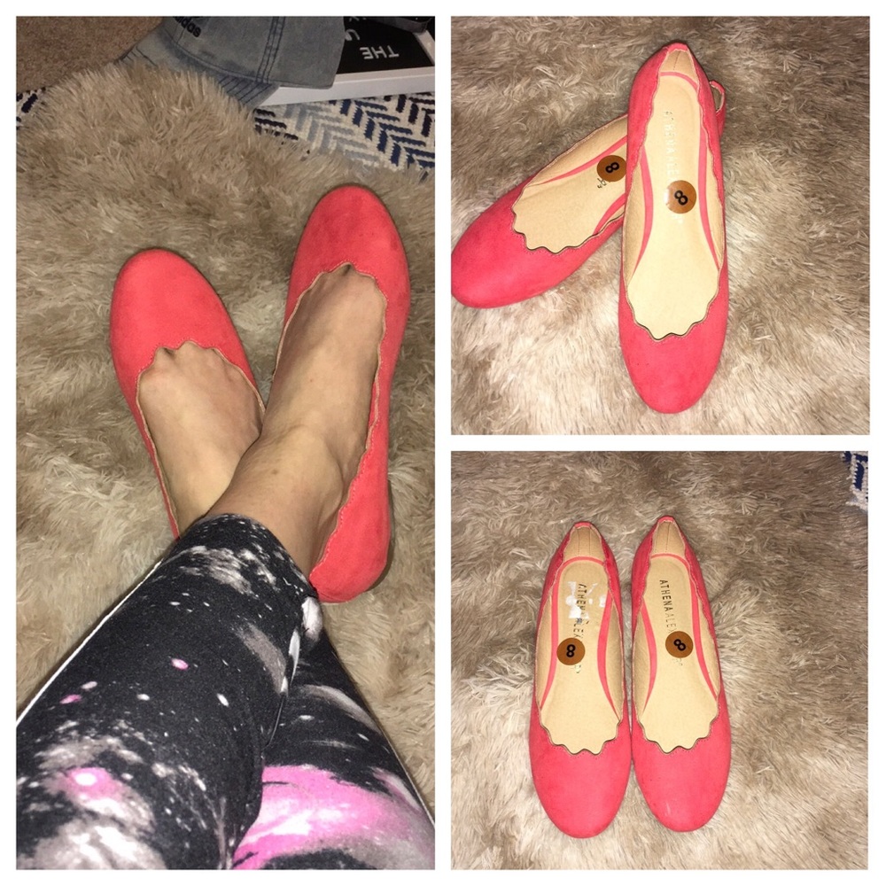NWOT Athena Alexander scallop cut flats